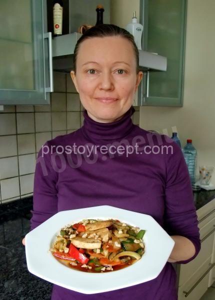 Куриные грудки с овощами на сковороде