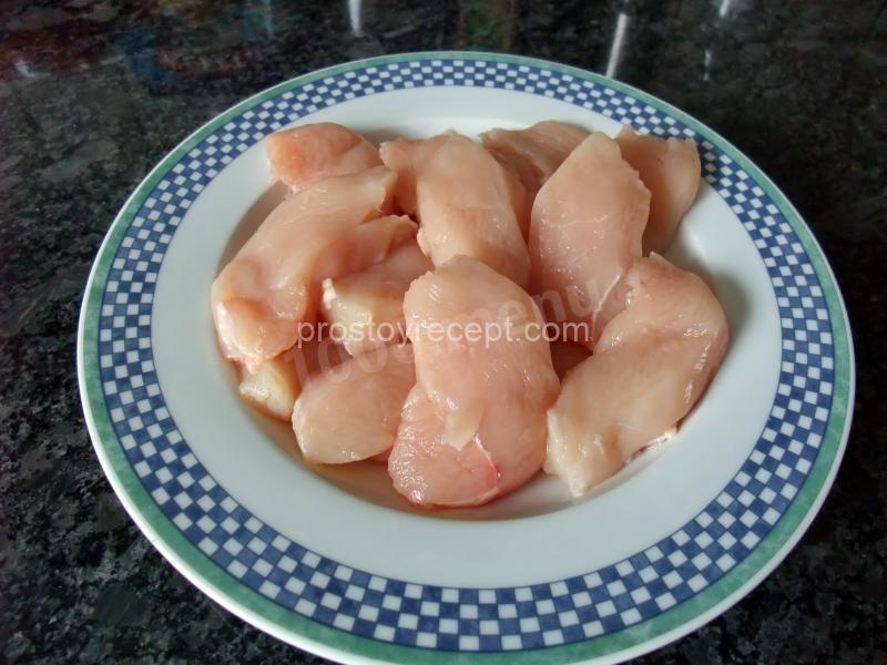 Куриные грудки с овощами на сковороде