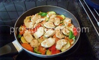 Куриные грудки с овощами на сковороде Шаг 9 - «Куриные грудки с овощами на сковороде»