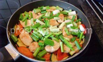 Куриные грудки с овощами на сковороде Шаг 10 - «Куриные грудки с овощами на сковороде»