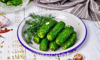 Огурцы малосольные в пакете с чесноком и укропом - основное фото