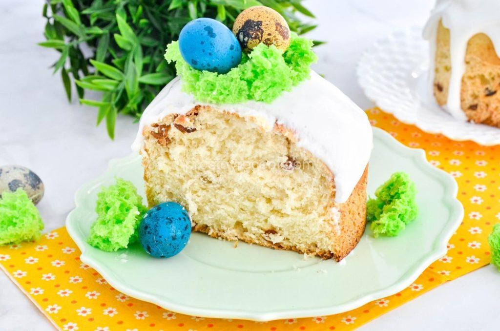 И наконец, завершающий штрих! Украсьте ваш пышный творожный кулич по