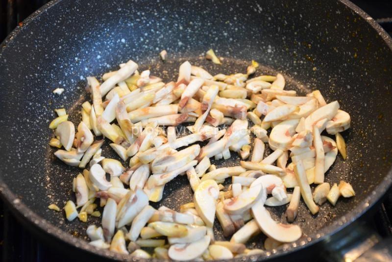 Рисовая лапша с кабачками и курочкой