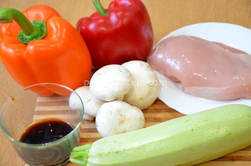 Рисовая лапша с кабачками и курочкой