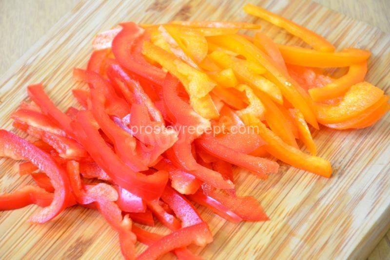 Рисовая лапша с кабачками и курочкой