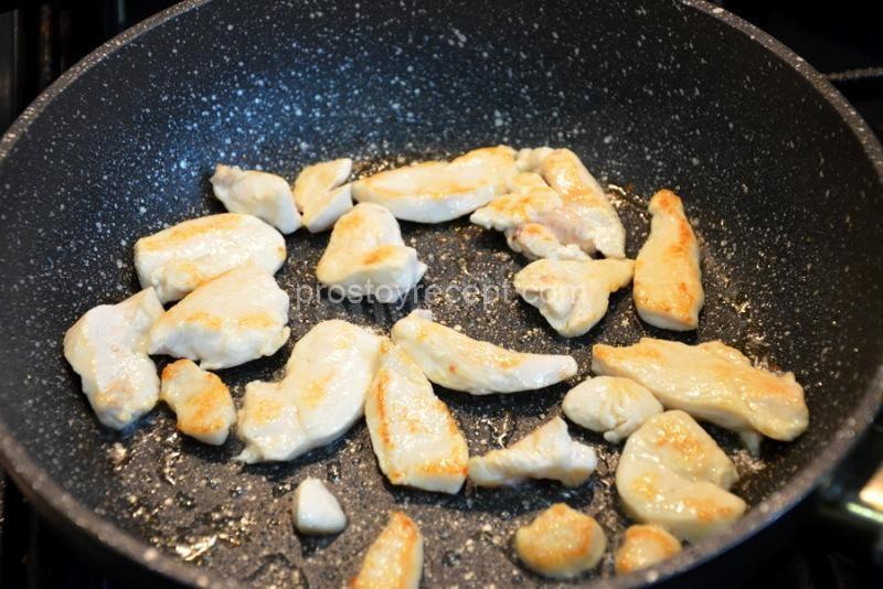 Рисовая лапша с кабачками и курочкой