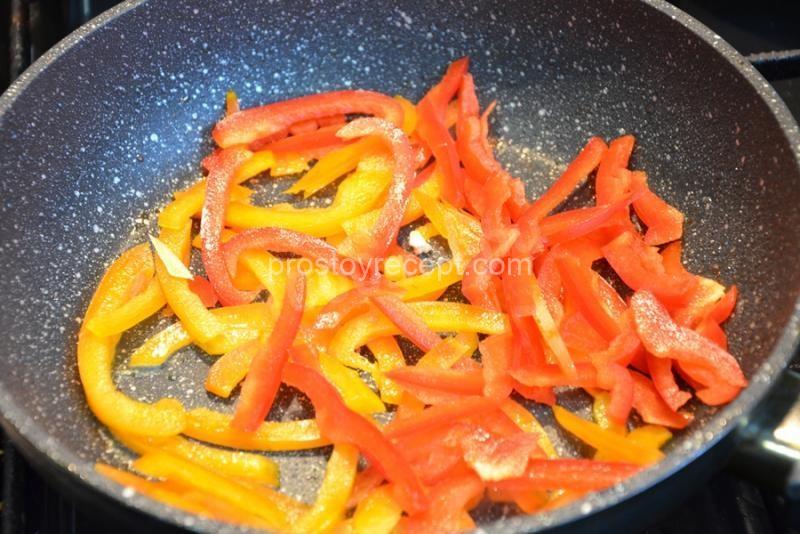 Рисовая лапша с кабачками и курочкой
