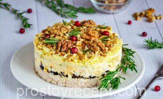Салат курица с черносливом и грецким орехом - основное фото
