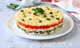 Салат Мужские слезы с курицей грибами и корейской морковью - основное фото