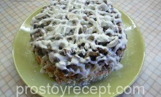 Шаг 13 - «Салат Подарок с курицей и маринованными шампиньонами»