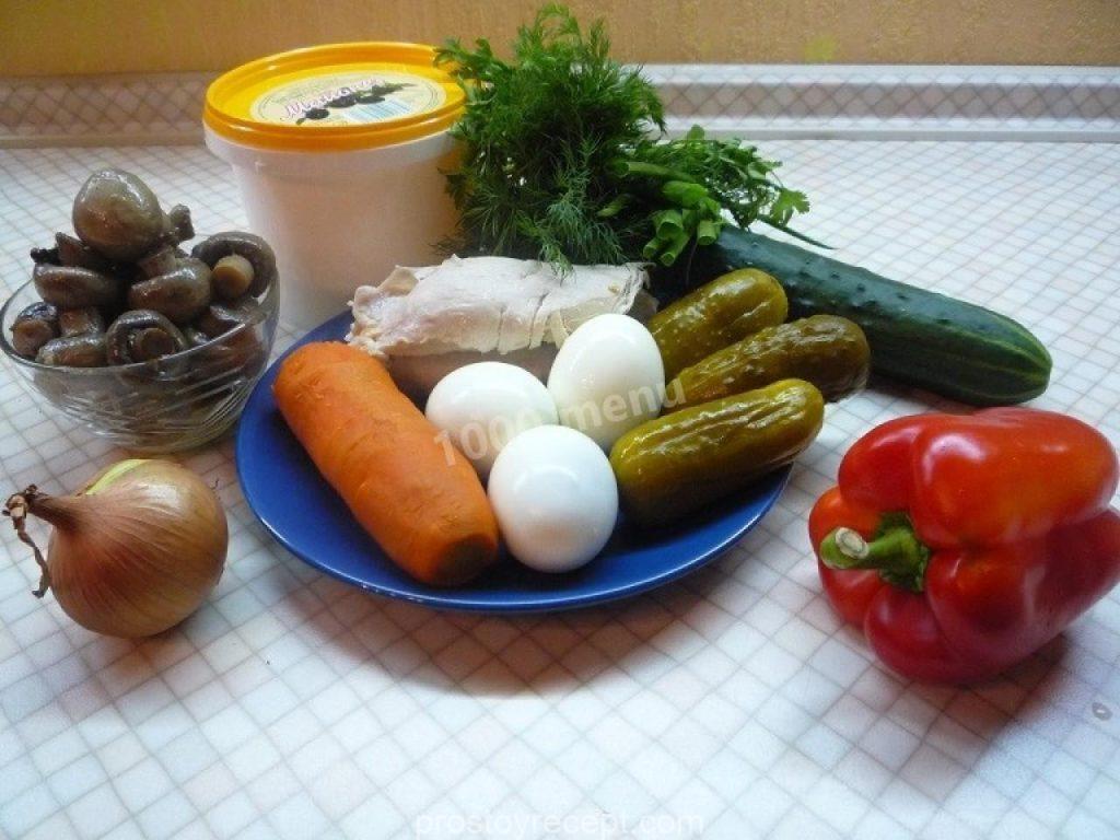 Компоненты рецепта «Салат Подарок с курицей и маринованными шампиньонами».
