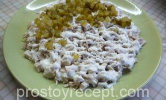 Салат Подарок с курицей и маринованными шампиньонами Шаг 8 - «Салат Подарок с курицей и маринованными шампиньонами»