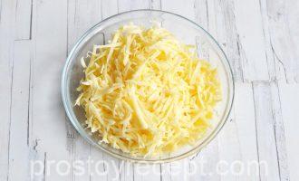 Шаг 8 - «Салат с копченой курицей, ананасом сыром и кукурузой»