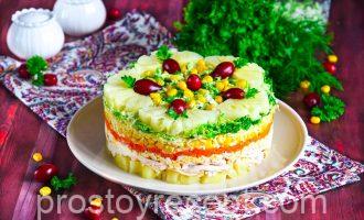 Салат с копченой курицей, ананасом сыром и кукурузой - основное фото