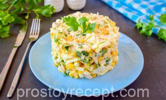 Салат с кукурузой яйцом и сыром - основное фото