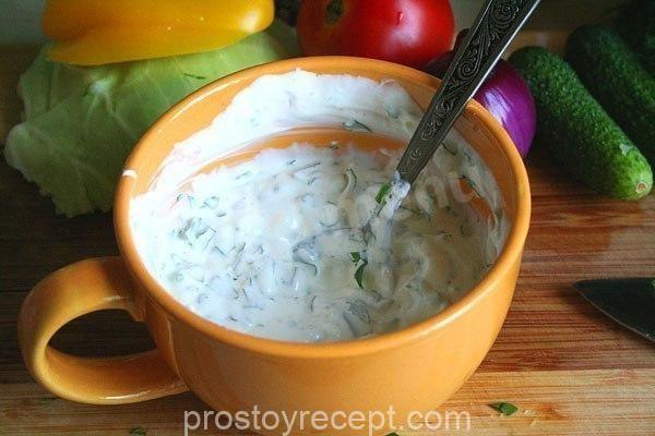 Для начала создадим яркий, свежий соус – его вкус только