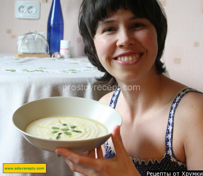 Снимите готовый суп с огня, отрегулируйте количество соли по вкусу