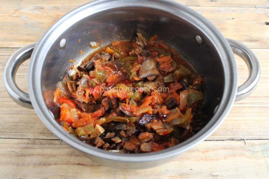 Обогатите вкус, добавив мелко нарезанный чеснок и острый перец по