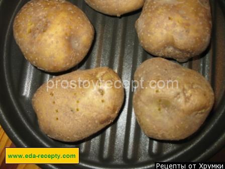Картофель фаршированный сыром со сметаной и зеленым луком