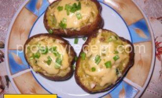 Картофель фаршированный сыром со сметаной и зеленым луком - основное фото