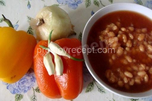 Отборная фасоль, сочный болгарский перец, душистый лук и ароматный чеснок.