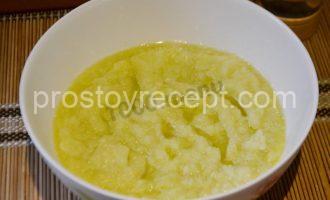 Кабачковые оладушки с чесноком и укропом Шаг 2 - «Кабачковые оладушки с чесноком и укропом»
