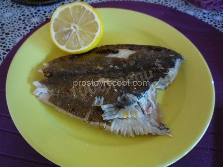 Камбала на мангале на решетке