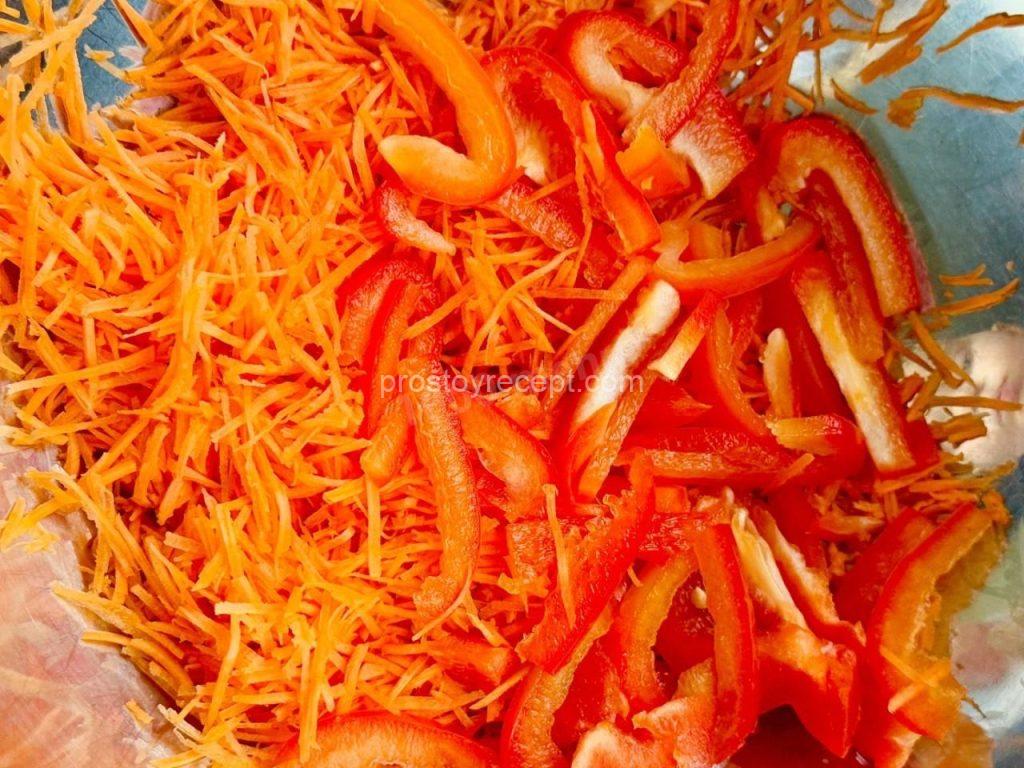 Для яркого вкуса и текстуры, натрите морковь на терке для