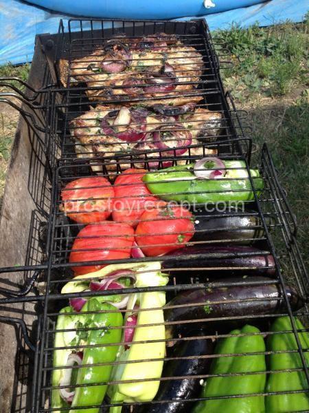 Карп на мангале с овощами