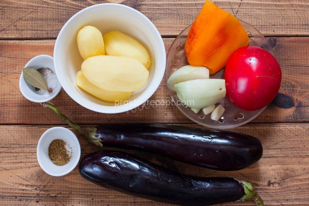 Для нашего овощного рагу из картошки и баклажанов отберем свежие