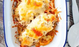 Куриная грудка с болгарским перцем Сочная куриная грудка с запеченным болгарским перцем и сыром.