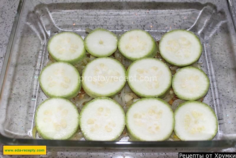 Запеканка с томатами сыром и кабачками