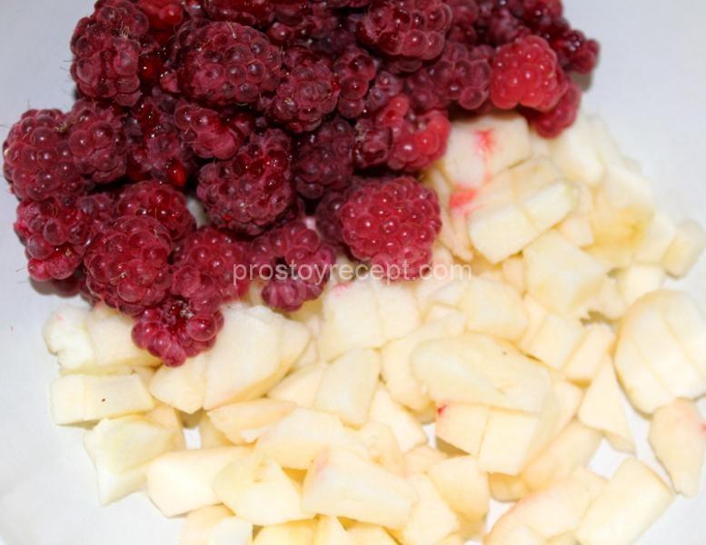 Овсяный пирог с яблоками и малиной