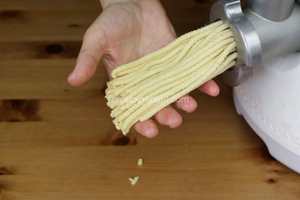 Теперь, друзья мои, извлеките из вашей верной мясорубки нож –