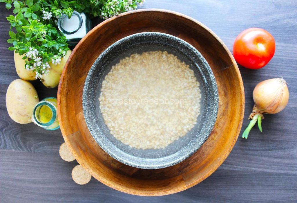 Наша перловка — залог будущего насыщенного вкуса рассольника! Тщательно промойте