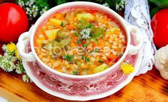 Постный рассольник с перловкой и солеными огурцами - основное фото