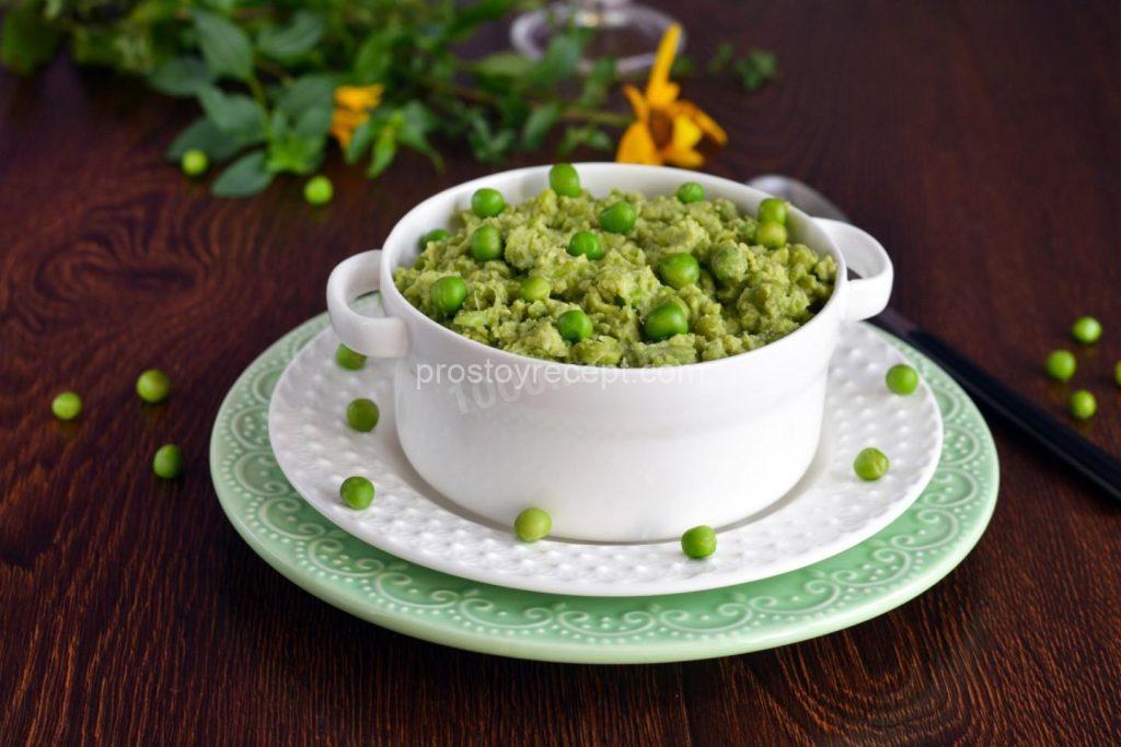 Изысканное пюре из зеленого горошка станет великолепным дополнением к мясным,