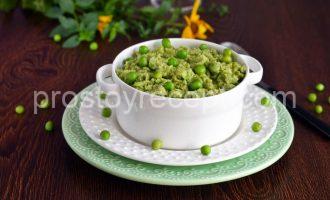Кремовое пюре из зеленого горошка, прекрасный гарнир к мясу или рыбе.