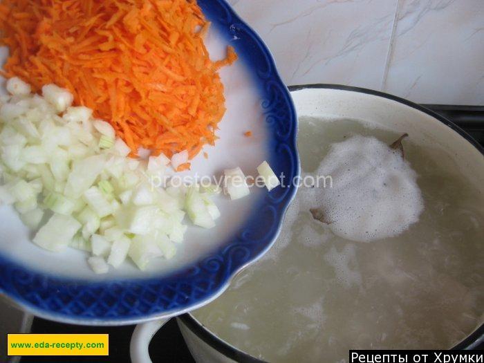 Сырный суп пюре с курицей, рисом и картошкой