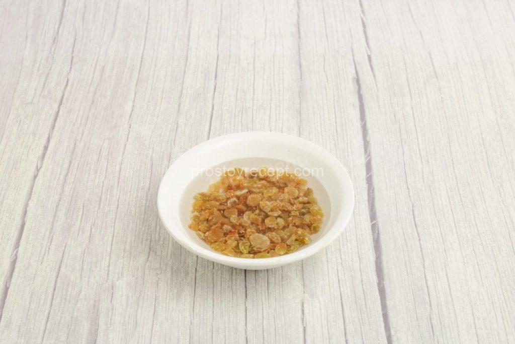 Для неповторимого вкуса и сочности наших куличей, изюм следует предварительно