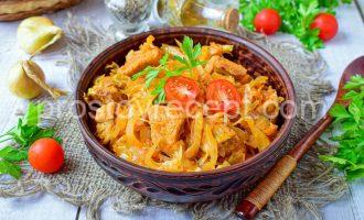 Тушеная капуста с мясом в мультиварке - основное фото
