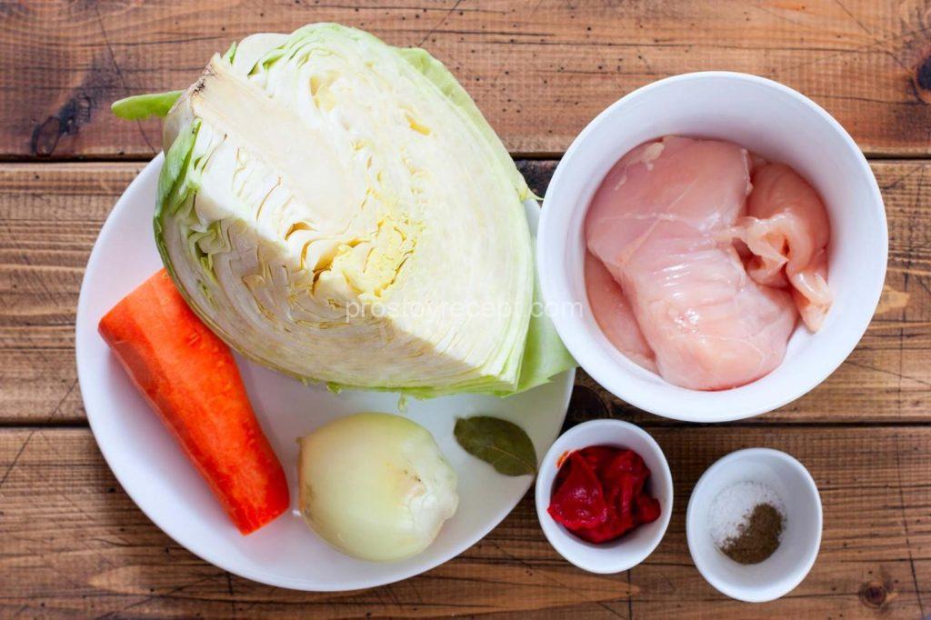 Как сделать тушеную куриную грудку с капустой на сковороде? Подготовьте