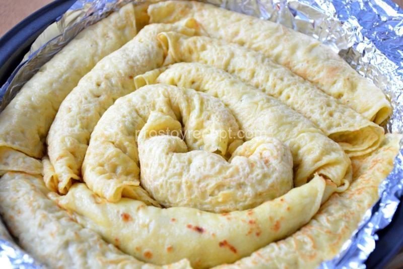 Блинный пирог с курицей и грибами Улитка
