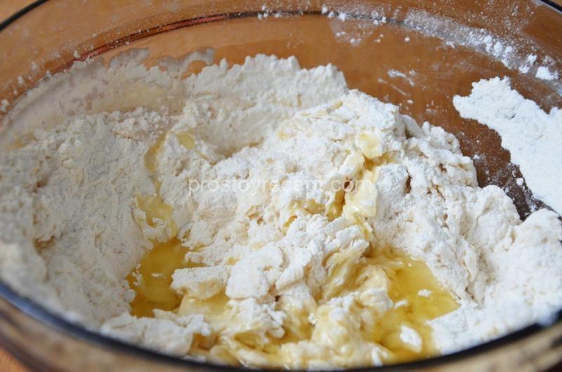 Хлеб фокачча тонкая с луком, помидорами и розмарином