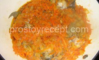 Карп тушеный с овощами Карп тушеный с овощами - Шаг 12
