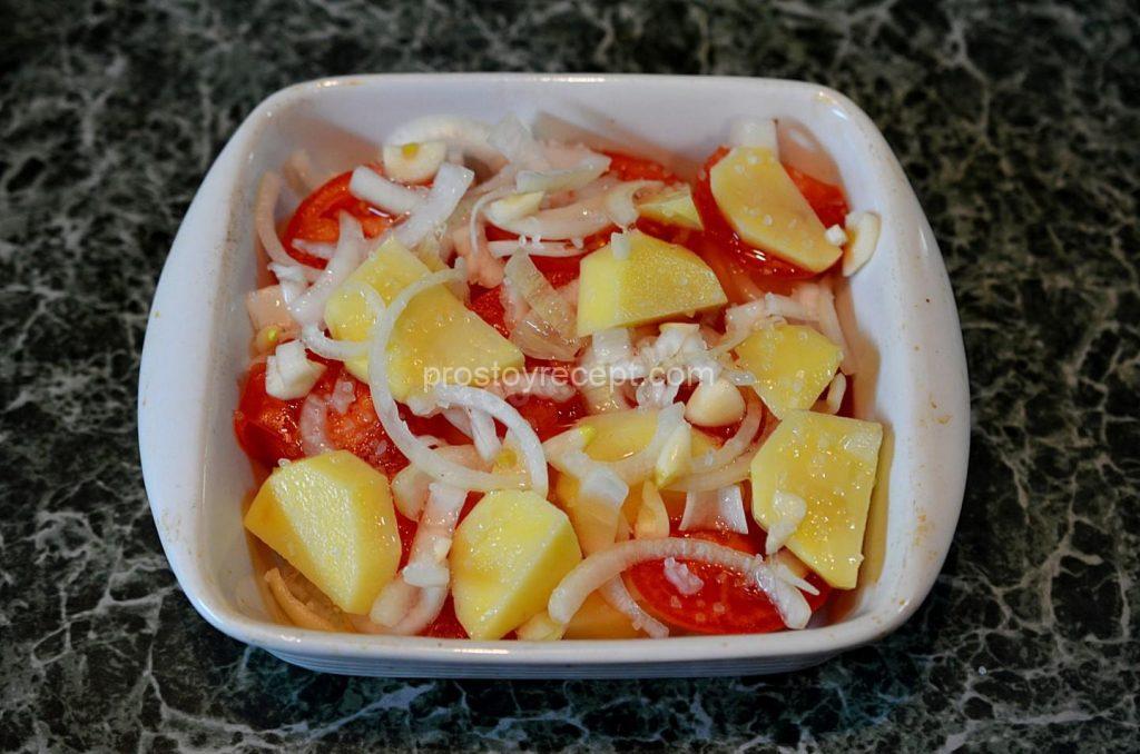 Затем оставшийся картофель с луком.