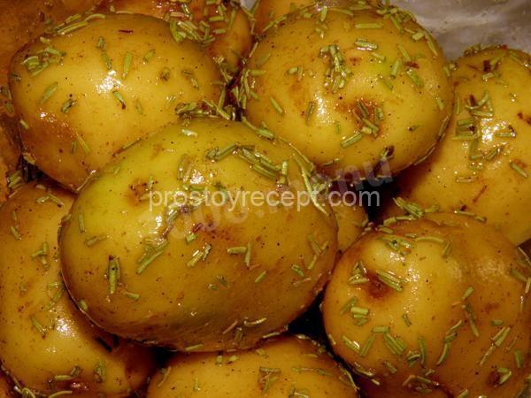 Запеченный картофель с розмарином