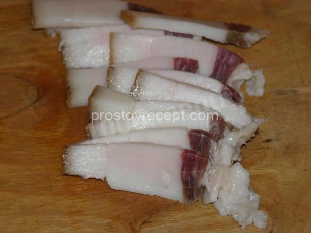 Запеченный картофель в майонезе с беконом в духовке