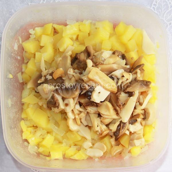 Картошка с грибами в микроволновке