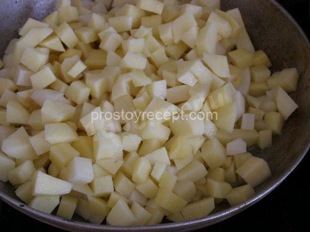 Тушеная картошка с мясом и квашеной капустой